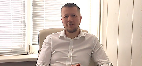 Руководитель компании в офисе